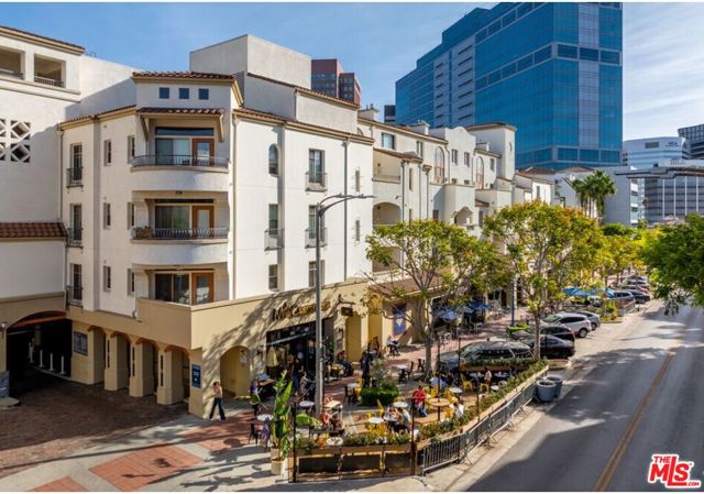 1040 Glendon Avenue, Los Angeles CA: https://media.crmls.org/mediaz/d50fbd61-f0c7-496c-9358-5fc0d7364178.jpg