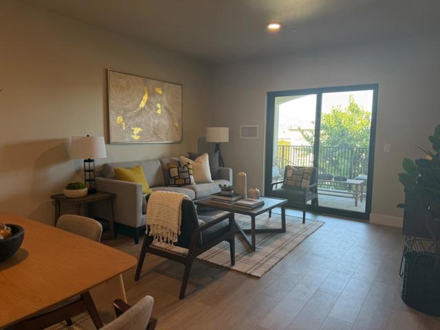 400 San Benito Street, Hollister CA: https://media.crmls.org/mediaz/d50fe2e8-b1ae-4a21-adde-70a73f0d905c.jpg