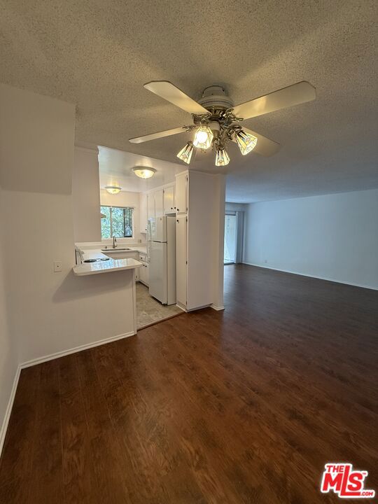 1138 11th Street, Santa Monica CA: https://media.crmls.org/mediaz/d5112bf2-9d44-4114-bd2f-4ee8ae880c9c.jpg