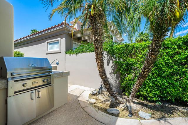 78328 Calle Las Ramblas, La Quinta CA: https://media.crmls.org/mediaz/d51255b6-450a-4011-9be2-390fee9a2981.jpg