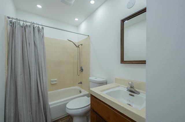 9066 Coker Road, Salinas CA: https://media.crmls.org/mediaz/d512dfe3-5771-4c15-8647-bf0e63969bb3.jpg
