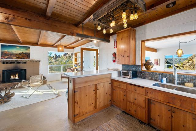 66425 Foothill Drive Drive, Joshua Tree CA: https://media.crmls.org/mediaz/d51448ac-1f2d-4a78-90fd-8b70483f82bb.jpg