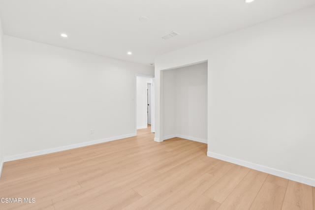 3167 Waco Avenue, Simi Valley CA: https://media.crmls.org/mediaz/d5145b75-5aae-43df-89d1-b07f57d13e72.jpg