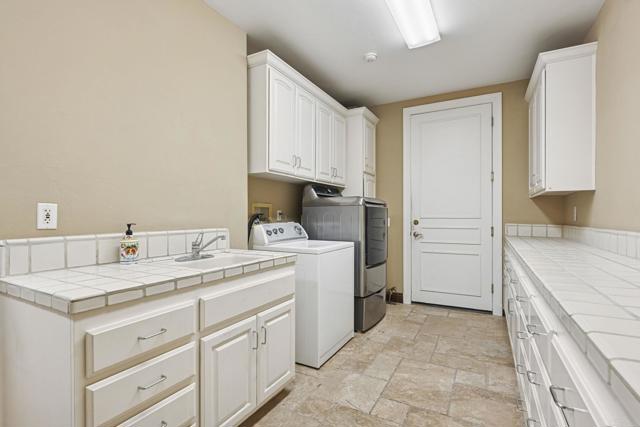 431 Flores de Oro, Rancho Santa Fe CA: https://media.crmls.org/mediaz/d514863c-7f9f-4afe-82cf-ba1d7fb2ea52.jpg