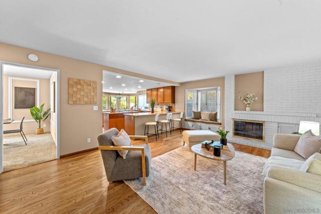 12417 Shropshire Lane, San Diego CA: https://media.crmls.org/mediaz/d5149dc7-b2ff-42d5-904d-fbedfea1c4d0.jpg