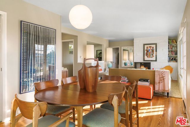 1313 Corona Drive, Glendale CA: https://media.crmls.org/mediaz/d514aa77-52b8-48b6-a761-5f92716c4d29.jpg