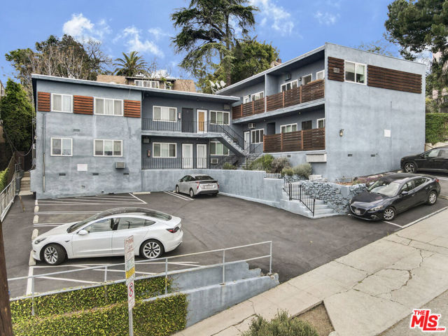 1315 Montana Street, Los Angeles CA: https://media.crmls.org/mediaz/d514c82f-5106-4a72-960d-34adcd9fc3bb.jpg