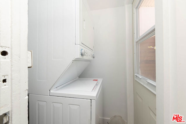 3022 Silver Lake Boulevard, Los Angeles CA: https://media.crmls.org/mediaz/d514ef7d-e671-42ce-8055-a5048f4280b4.jpg