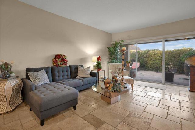 48135 Vista Cielo, La Quinta CA: https://media.crmls.org/mediaz/d516846d-baac-4c2a-8bdd-0f5dc894b226.jpg
