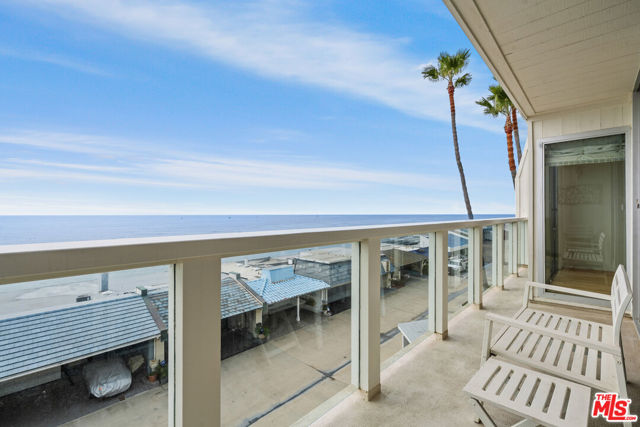 11942 Whitewater Lane, Malibu CA: https://media.crmls.org/mediaz/d516beaf-cc76-498b-b59d-a3913351286c.jpg