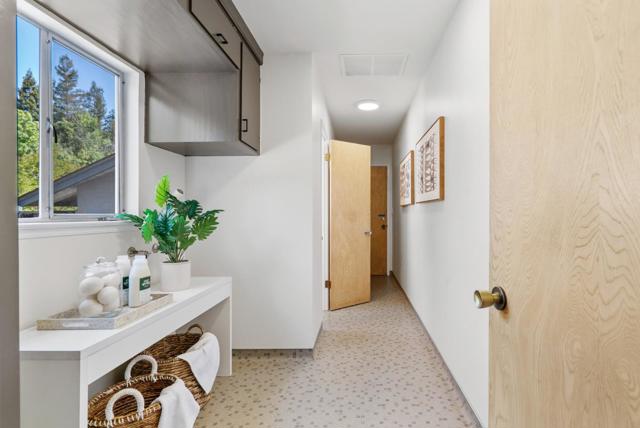 2050 Wooded Glen Drive, Los Altos CA: https://media.crmls.org/mediaz/d51729e1-1470-47c3-a0f0-b95ed758d908.jpg