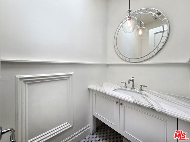 3815 Valley Meadow Road, Encino CA: https://media.crmls.org/mediaz/d517551a-f09d-4756-ae11-b64a91aa5a6a.jpg
