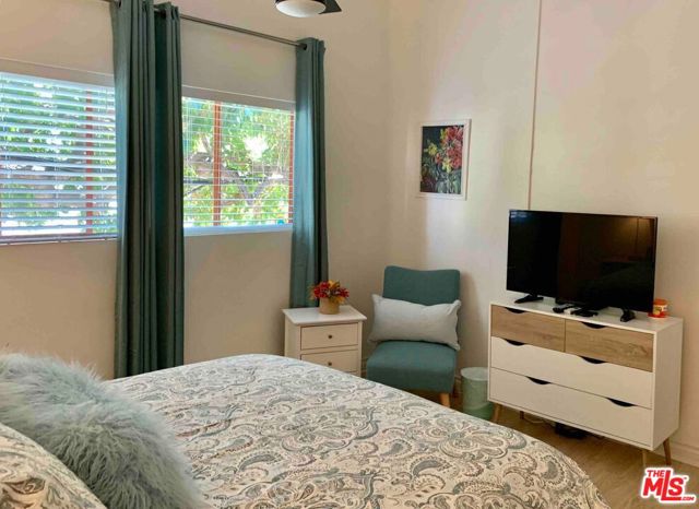 1152 1/2 N Ogden Drive, West Hollywood CA: https://media.crmls.org/mediaz/d5177a74-f60f-42d5-b819-8c8aac495d88.jpg