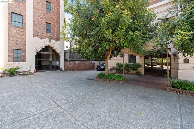 492 Staten Ave, Oakland, California 94610, 2 Bedrooms Bedrooms, ,2 BathroomsBathrooms,Condominium,For Sale,Staten Ave,41065554