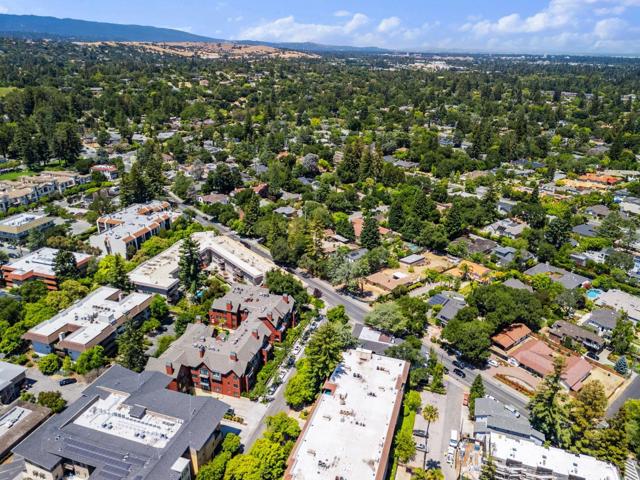 17 Oak Street, Los Altos CA: https://media.crmls.org/mediaz/d5184572-1b60-4a2f-94d1-fc0d34a17331.jpg