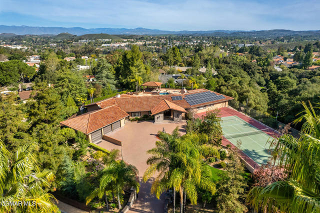 11 Inverness Road, Thousand Oaks CA: https://media.crmls.org/mediaz/d5188110-5550-485b-8d2f-4ff3885f180b.jpg
