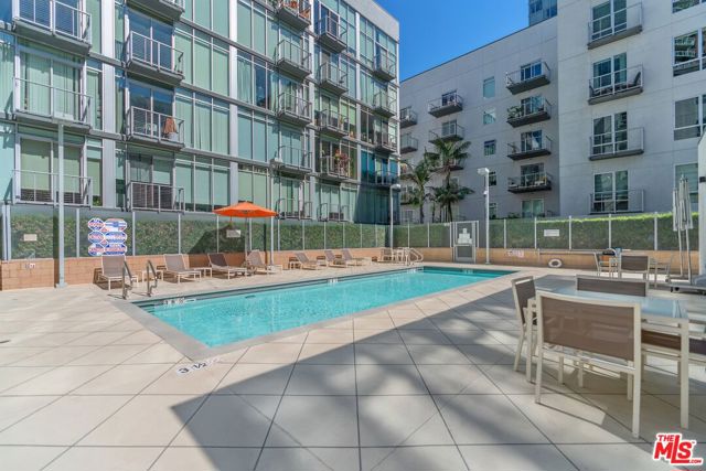 645 W 9th Street, Los Angeles CA: https://media.crmls.org/mediaz/d5198d91-6826-4a31-b7d8-a7bc27bbcb65.jpg