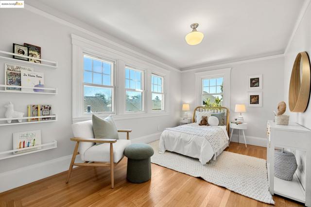 2842 Ashby Ave, Berkeley CA: https://media.crmls.org/mediaz/d519f49c-e8b9-4416-8854-48de7ae8ba84.jpg