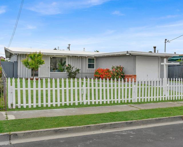 27837 Ormond Avenue, Hayward CA: https://media.crmls.org/mediaz/d519fed3-6cbe-495e-9883-7ee259a21a52.jpg
