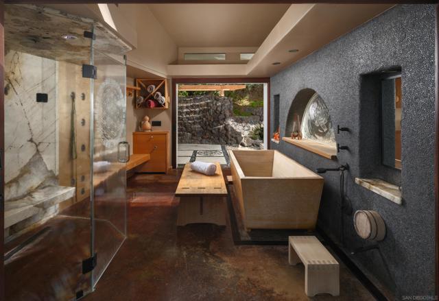 327 Pine Needles Dr, Del Mar CA: https://media.crmls.org/mediaz/d51a1bf3-1277-47ef-9444-e42226a0808d.jpg