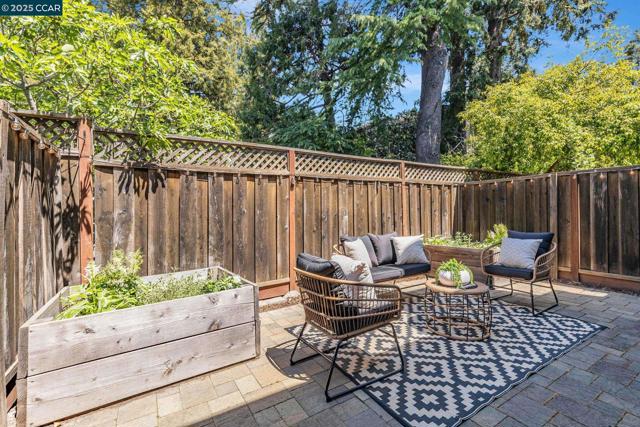 239 Ashley Cir, Danville CA: https://media.crmls.org/mediaz/d51a35da-b9bf-45e1-934b-56ac2e2924b6.jpg