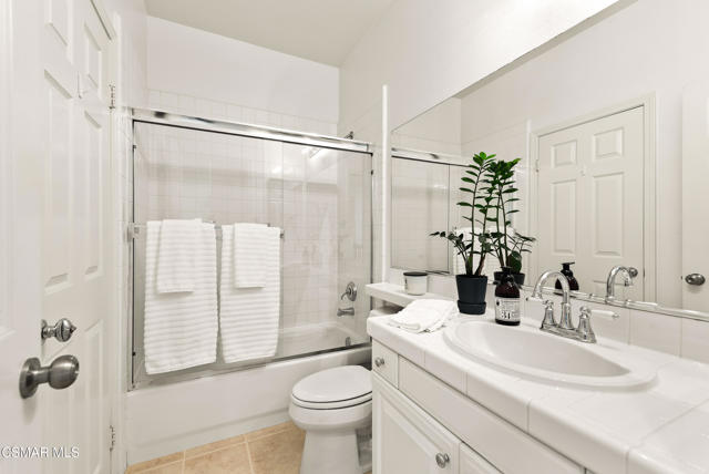 976 Blackbourne, Oak Park CA: https://media.crmls.org/mediaz/d51a8bc0-9e6e-4c01-9b28-3317b4697f5d.jpg