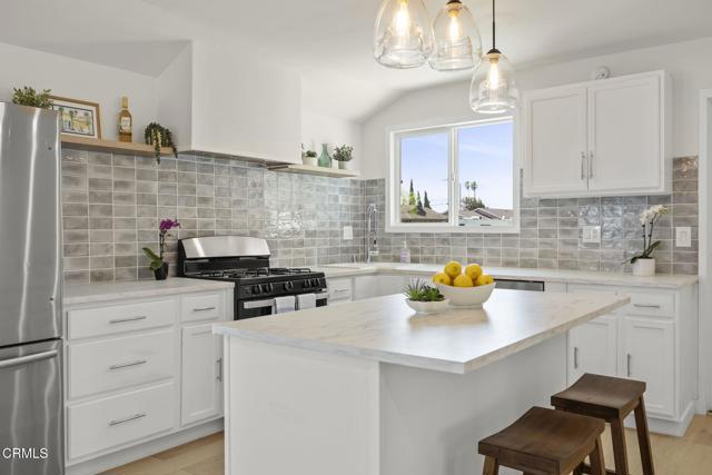 Detail Gallery Image 6 of 27 For 1711 Rialto St, Oxnard,  CA 93035 - 3 Beds | 2 Baths