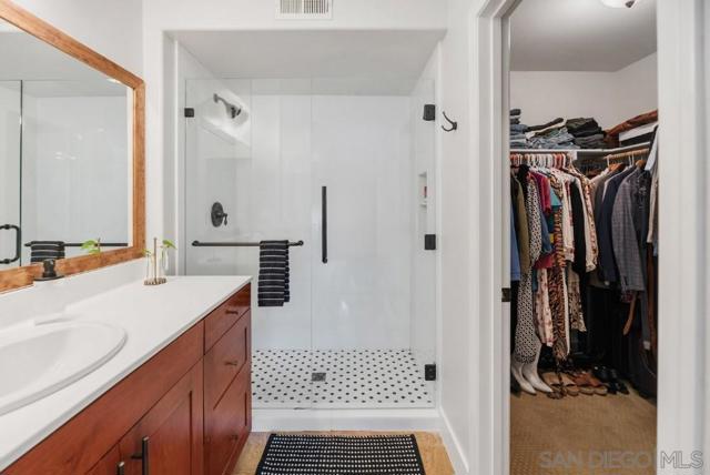 3514 Shoreline Bluff Ln, San Diego CA: https://media.crmls.org/mediaz/d51b09b7-b7a7-48f3-a1ef-90f94353d3a3.jpg