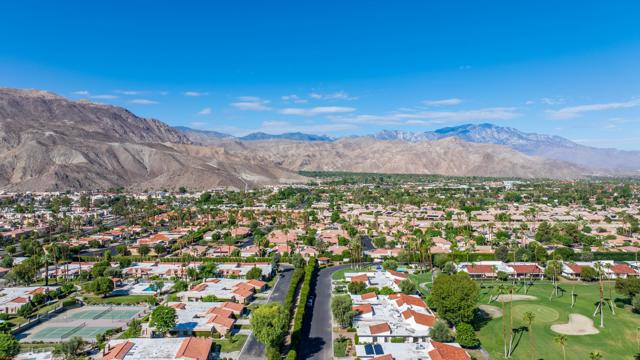 133 Torremolinos Drive, Rancho Mirage CA: https://media.crmls.org/mediaz/d51c06eb-cee5-47c5-9cff-923a1d9cfe1d.jpg