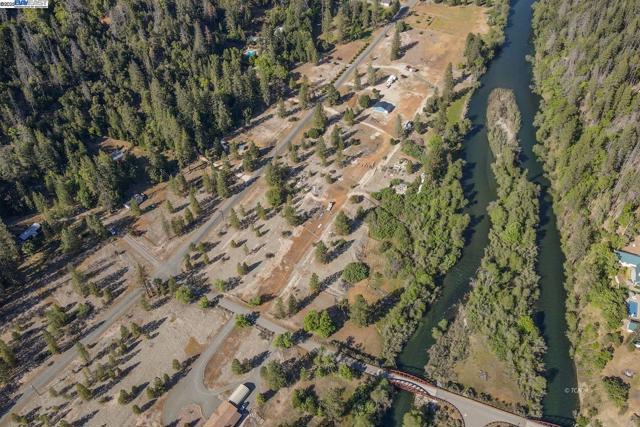 430 Bridge Rd, Douglas City CA: https://media.crmls.org/mediaz/d51cd0b9-c5ca-4ee0-a621-a34305c1a0b7.jpg
