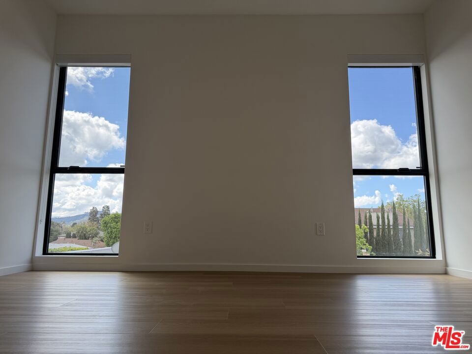 https://media.crmls.org/mediaz/d51d76b0-c299-4ff2-ac79-96e7507626f7.jpg?preset=X-Large