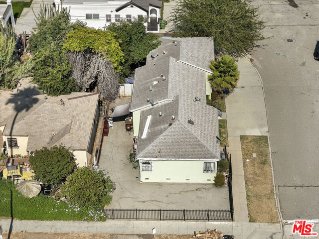 447 W 118th Place, Los Angeles CA: https://media.crmls.org/mediaz/d51d85ca-510b-40a2-9cf6-5369a5d5a15a.jpg