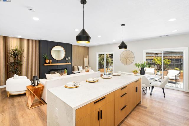 14272 Santiago Rd, San Leandro CA: https://media.crmls.org/mediaz/d51d93c6-7eeb-4e9a-a98c-be6697ff95ea.jpg