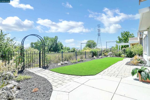1820 Mariposa Way, Brentwood CA: https://media.crmls.org/mediaz/d51ee618-940b-4da5-a9b3-6282774e2a4a.jpg