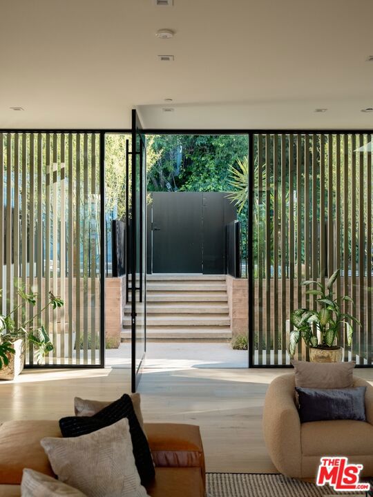 3748 Berry Drive, Studio City CA: https://media.crmls.org/mediaz/d51f5e1f-68f2-4519-9a59-eaec44e72e73.jpg