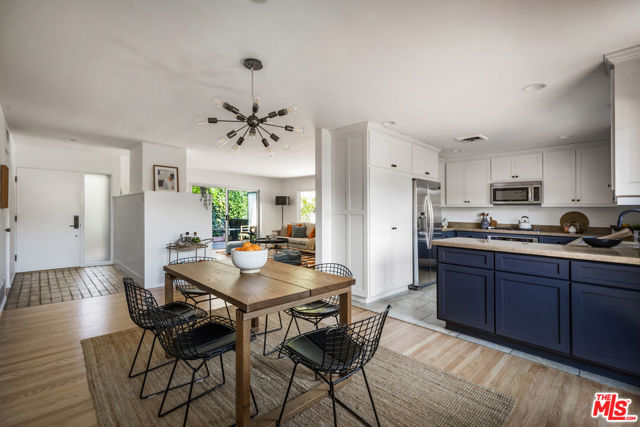 1943 Coolidge Avenue, Altadena CA: https://media.crmls.org/mediaz/d51f771f-8da4-4602-9b35-7d0512b865f7.jpg