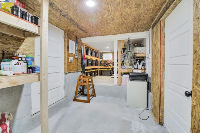 1215 Castro St, Martinez CA: https://media.crmls.org/mediaz/d51f9add-d8d3-4ea3-9038-bf61d5af7dfe.jpg