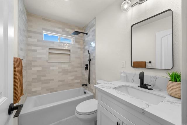 Image 12 of 37 For 9065 Heatherdale St