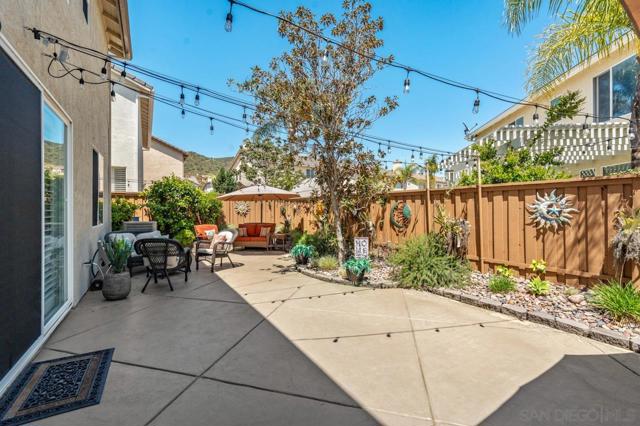 11353 Creekstone Ln, San Diego CA: https://media.crmls.org/mediaz/d5204fdb-d774-4dc9-903c-af52eb87b6eb.jpg