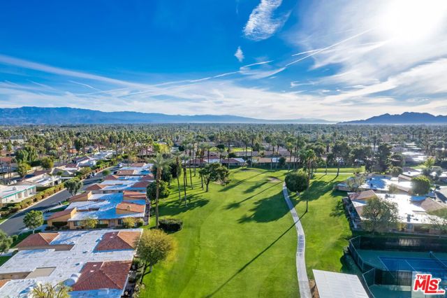 60 La Ronda Drive, Rancho Mirage CA: https://media.crmls.org/mediaz/d5213c67-4c7c-4ff7-9de2-19d1a75dfb2a.jpg