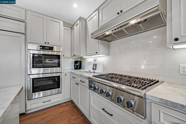10 Woodside Dr, Danville CA: https://media.crmls.org/mediaz/d5219904-2351-4764-ac09-938f25712139.jpg