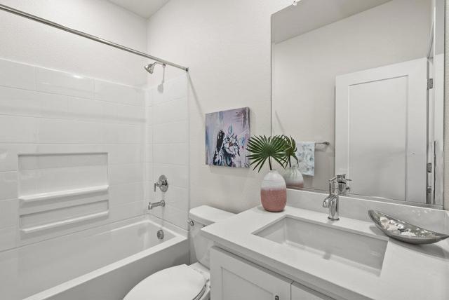 9476 Seawind Way, Newark CA: https://media.crmls.org/mediaz/d521b0ee-6608-4701-863b-84173b5df06f.jpg