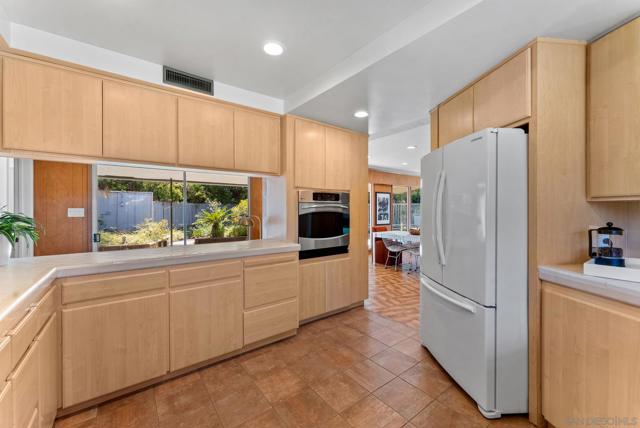 4936 Alzeda Drive, La Mesa CA: https://media.crmls.org/mediaz/d521c1bf-8d2b-4db0-b389-fb7f92df1094.jpg