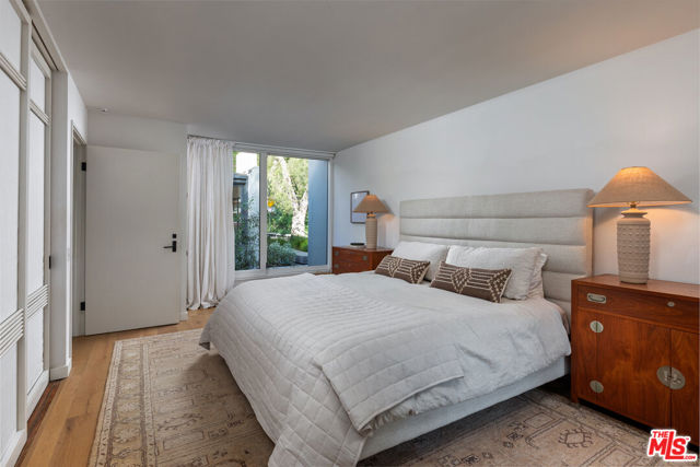 1280 Glen Oaks Boulevard, Pasadena CA: https://media.crmls.org/mediaz/d521e2b8-c4c4-4368-993a-66b21d9609a8.jpg
