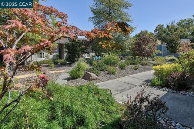 3128 Tice Creek Dr, Walnut Creek CA: https://media.crmls.org/mediaz/d52231a6-bcf4-4173-b49d-b568eb6cdf6f.jpg