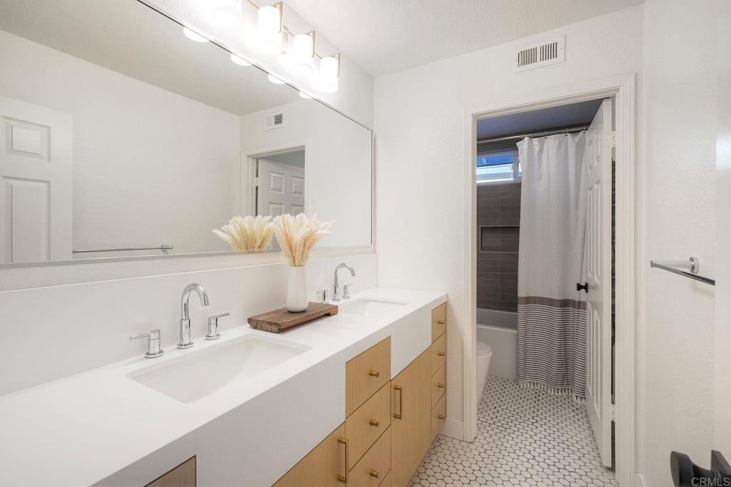 https://media.crmls.org/mediaz/d5223e78-f658-43f0-84a7-692c085913b1.jpg?preset=X-Large