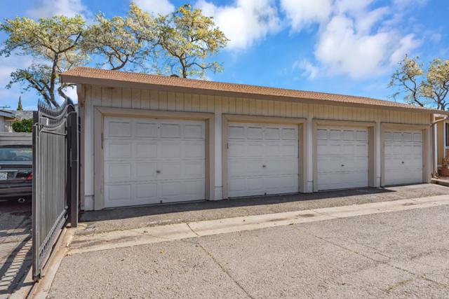 27950 Lancelot Court, Hayward CA: https://media.crmls.org/mediaz/d5226285-24bf-46df-b032-637904c6e69b.jpg
