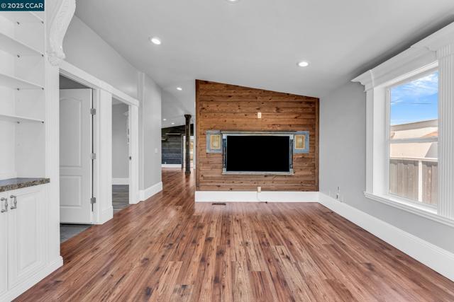 189 Suez Dr, Pacheco CA: https://media.crmls.org/mediaz/d5232ccc-d6fb-4fd3-a94b-071045b58325.jpg