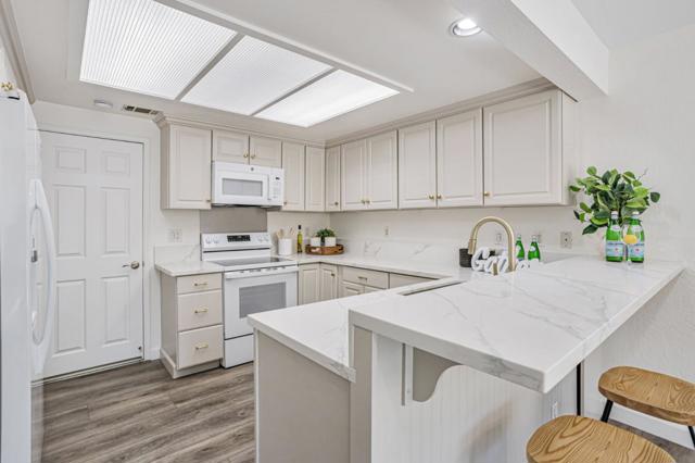 6698 Buggywhip Court, San Jose CA: https://media.crmls.org/mediaz/d523aa89-8ee5-4221-9be8-0289bfa6f977.jpg