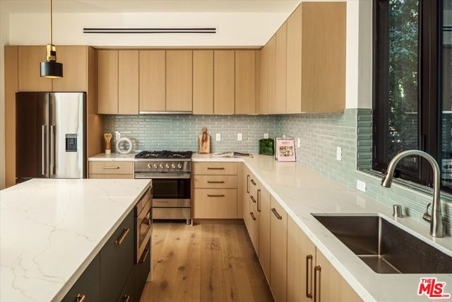 2824 1/2 Avenel Street, Los Angeles CA: https://media.crmls.org/mediaz/d5240c72-28b4-431a-9f6a-1e1eb929a0a1.jpg